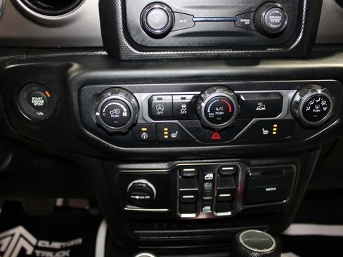 Used 2020 Jeep Gladiator Sport w/ Quick Order Package 24S AWD/4WD image 5