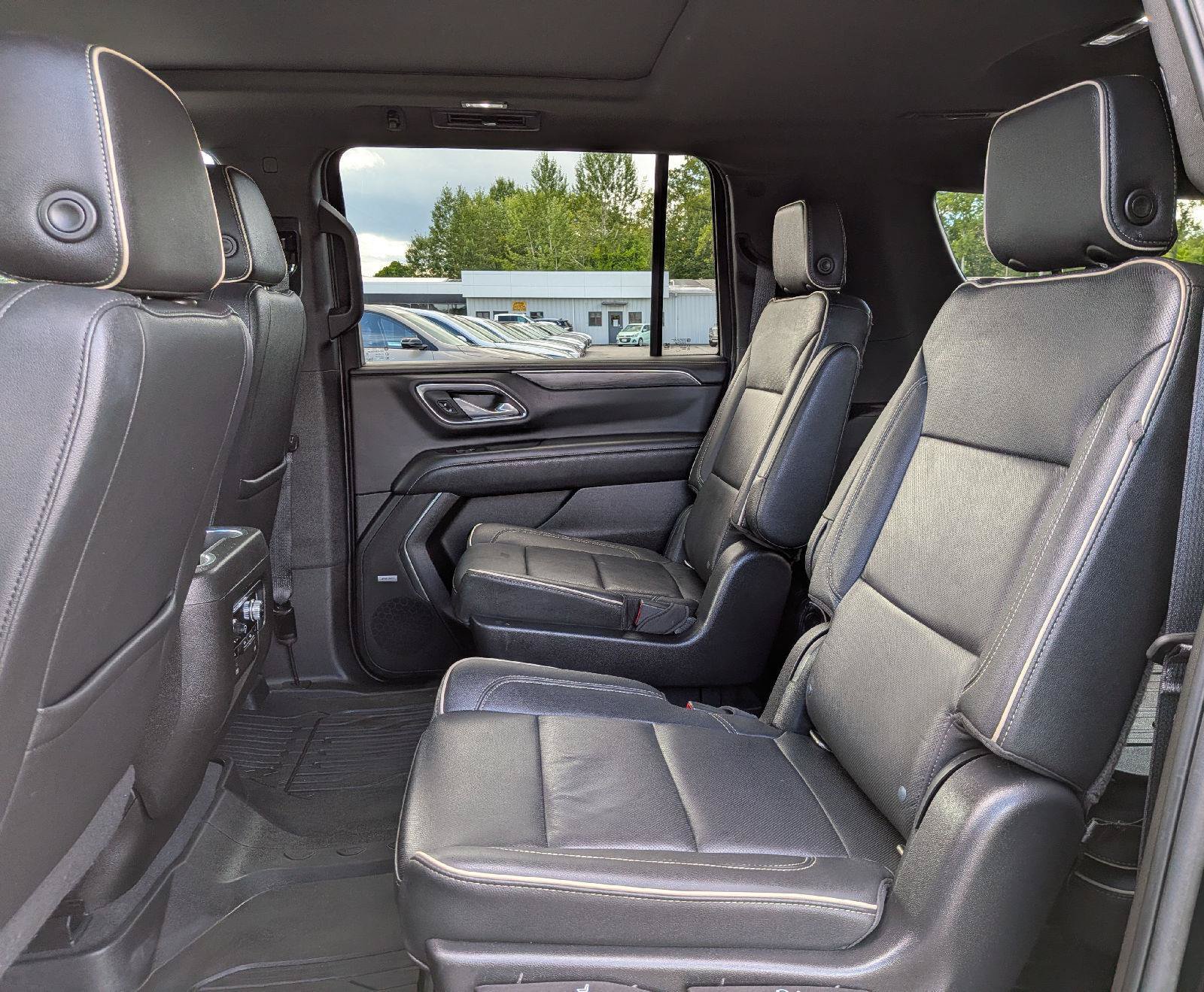 Used 2022 GMC Yukon XL SLT w/ SLT Premium Package AWD/4WD image 23