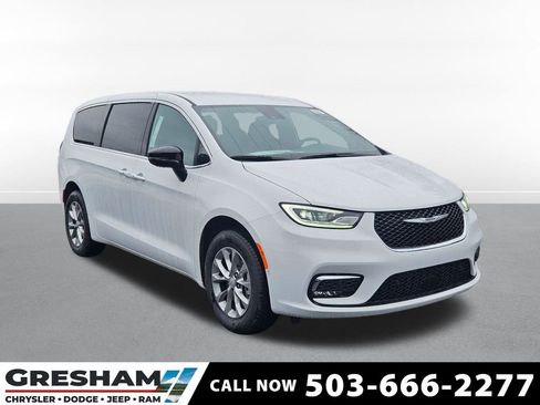 New 2026 Chrysler Pacifica Select image 1