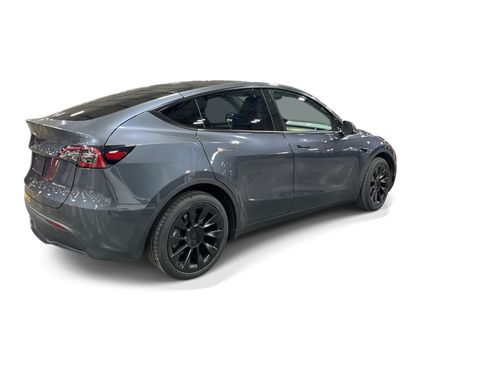 Certified 2023 Tesla Model Y AWD image 7