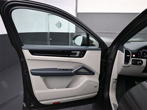 Used 2022 Porsche Cayenne S image 7