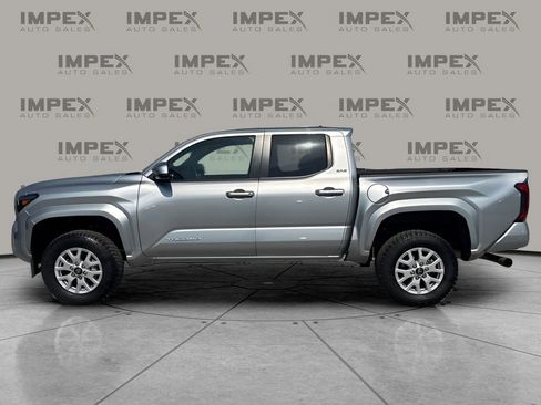 Used 2024 Toyota Tacoma SR5 image 2