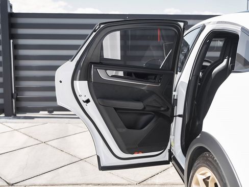 Used 2024 Porsche Cayenne Turbo GT image 29