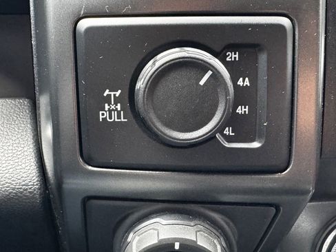 Used 2019 Ford F150 Lariat w/ Equipment Group 502A Luxury AWD/4WD image 18