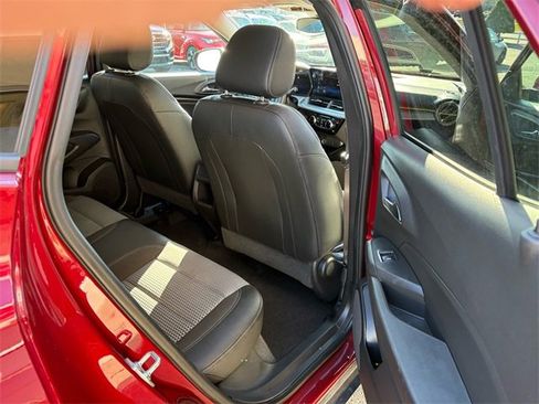 Used 2025 Chevrolet Trax LT image 25