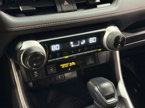 Used 2021 Toyota RAV4 SE image 34