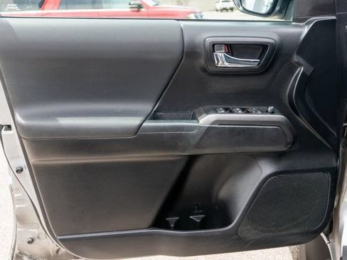 Used 2022 Toyota Tacoma TRD Sport AWD/4WD image 15