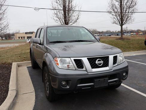 Used 2018 Nissan Frontier PRO-4X image 5