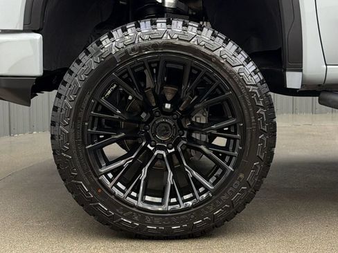 Used 2025 GMC Sierra 1500 AT4 w/ Technology Package AWD/4WD image 10