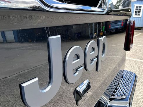 Used 2024 Jeep Gladiator Sport AWD/4WD image 31