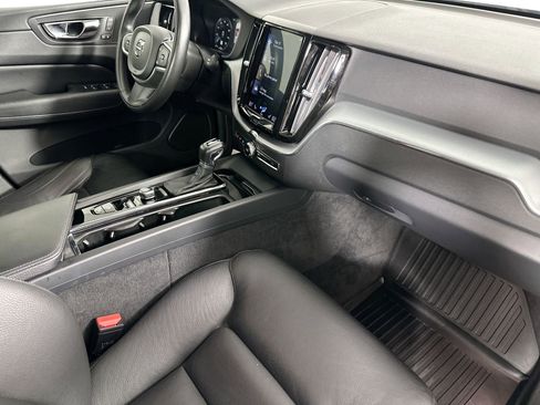 Certified 2018 Volvo XC60 T5 Momentum w/ Convenience Package image 29