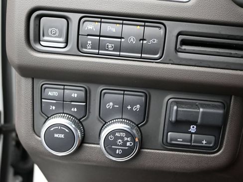 Used 2022 GMC Yukon SLT w/ SLT Premium Package AWD/4WD image 18