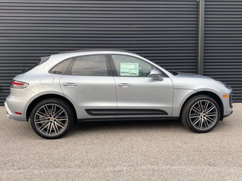 Certified 2025 Porsche Macan image 6