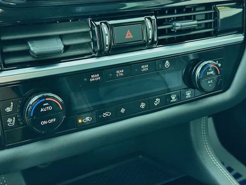 Certified 2023 Nissan Pathfinder Platinum AWD/4WD image 22