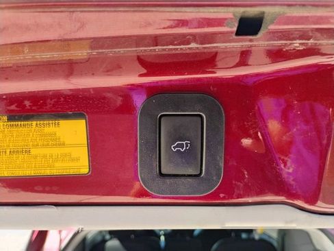 Used 2013 Toyota Sienna SE FWD image 9