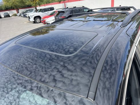 Used 2025 Toyota Sienna XLE image 5