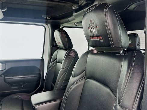 Used 2023 Jeep Gladiator Sport image 14