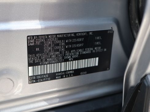 Used 2022 Toyota RAV4 XLE AWD/4WD image 37