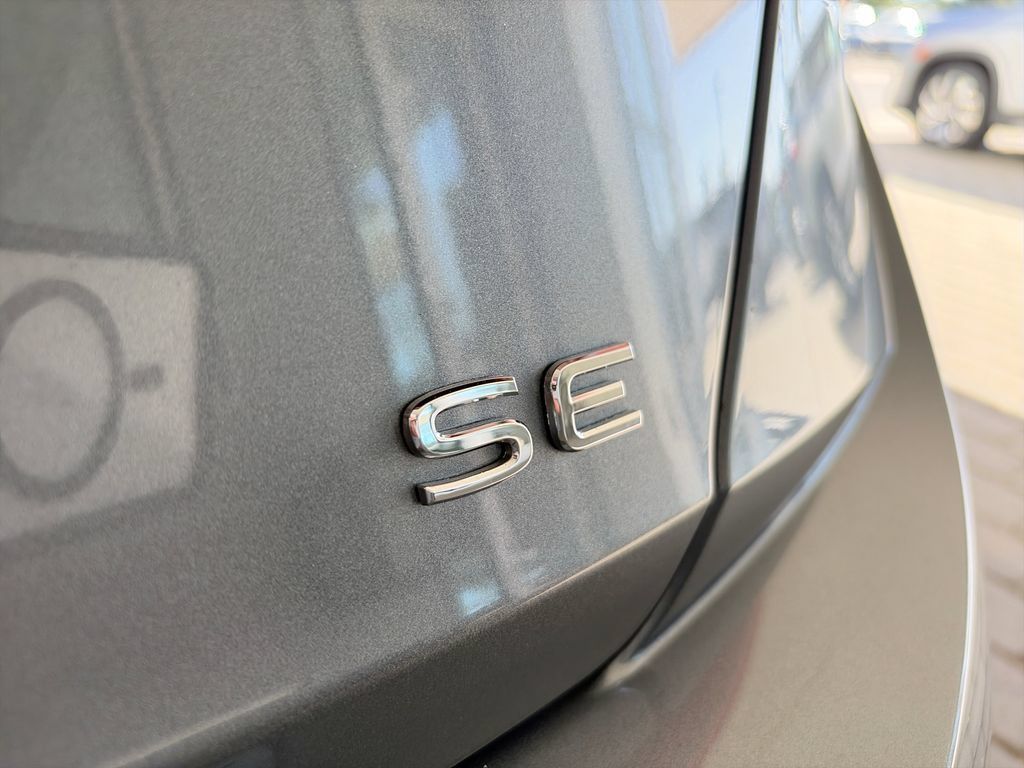 Certified 2023 Volkswagen Jetta SE FWD image 39
