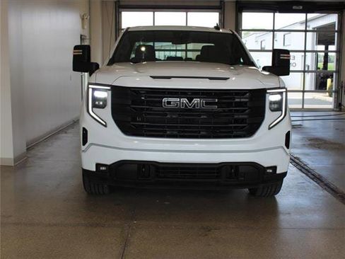 Used 2024 GMC Sierra 1500 Elevation w/ LPO, Elevation Black Package image 8