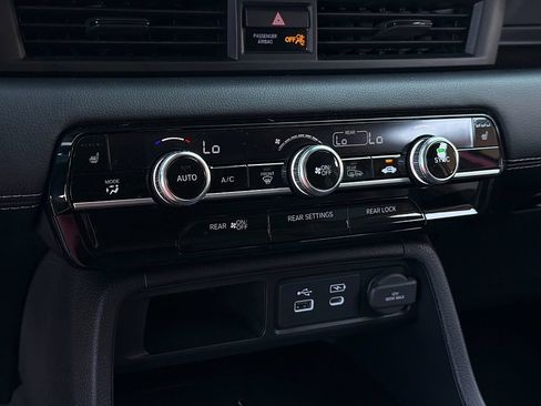 Used 2025 Honda Pilot Touring image 19
