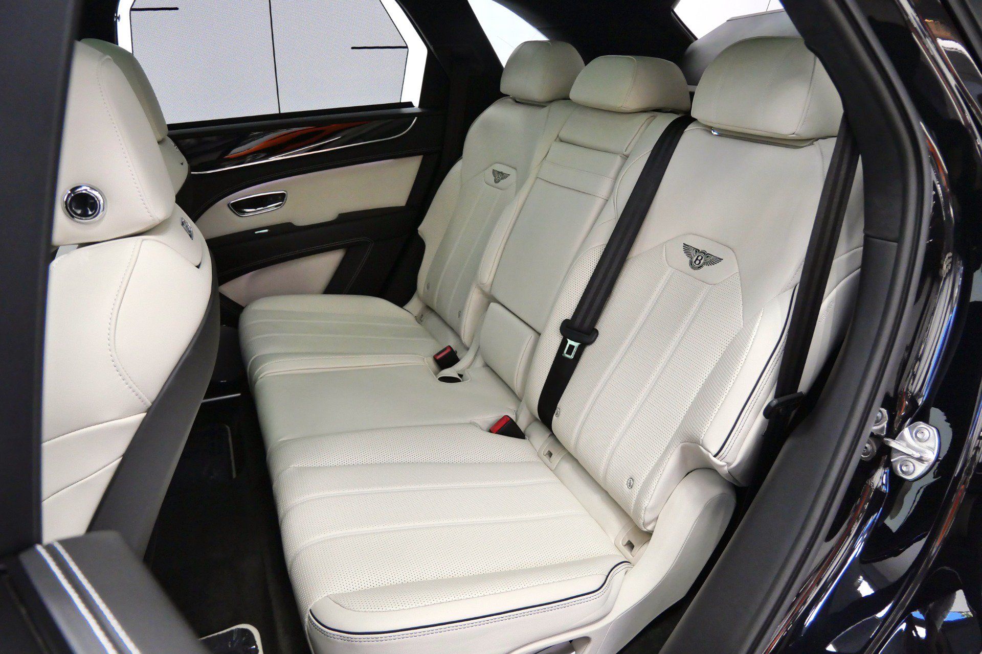 Used 2023 Bentley Bentayga AWD/4WD image 16