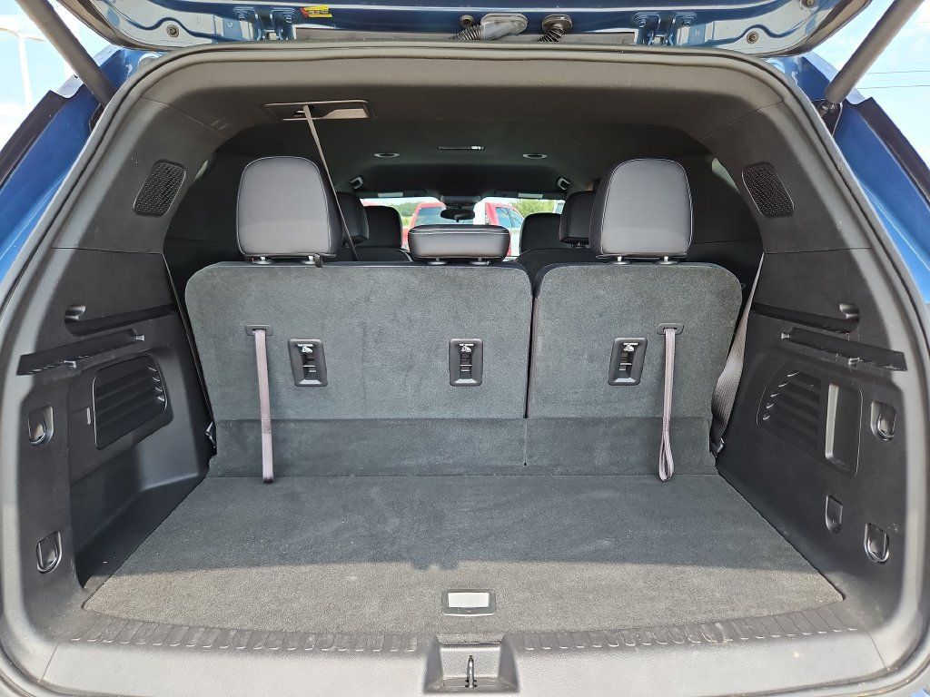 Used 2025 Chevrolet Traverse LT w/ Driver Confidence Package FWD image 33