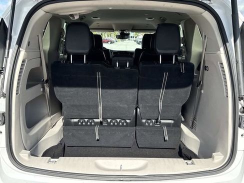 Used 2023 Chrysler Pacifica Touring-L FWD image 34