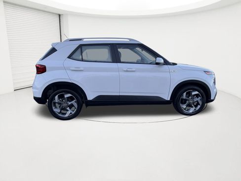 Used 2025 Hyundai Venue SEL FWD image 5