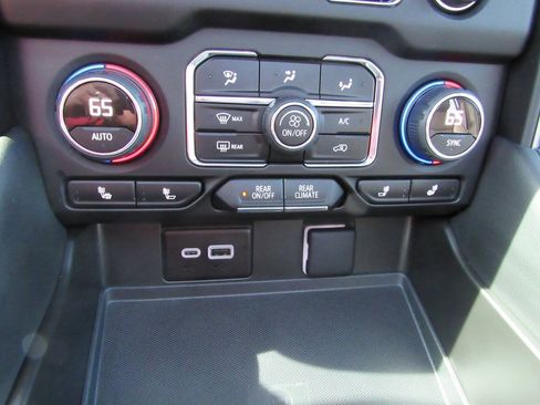 Used 2024 Chevrolet Suburban Z71 w/ Max Trailering Package AWD/4WD image 29