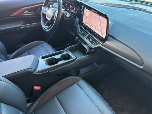 Used 2024 Chevrolet Equinox EV RS FWD image 19