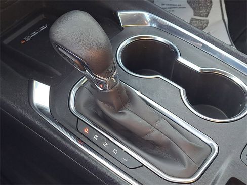 Used 2023 Chevrolet Traverse LT image 16