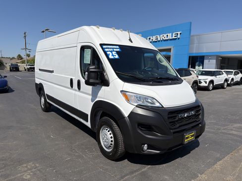 Used 2025 RAM ProMaster 2500 w/ Convenience Group FWD image 2