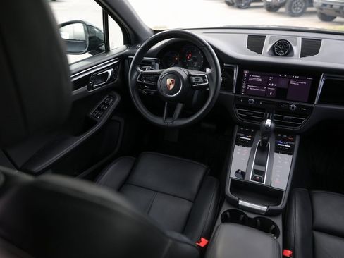 Used 2025 Porsche Macan image 27