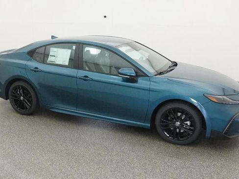 New 2026 Toyota Camry SE image 12