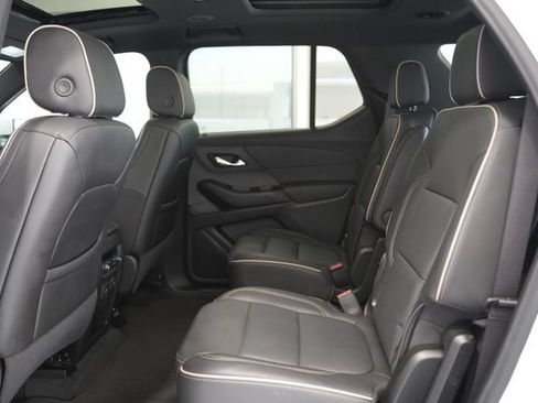 Used 2023 Chevrolet Traverse Premier AWD/4WD image 18