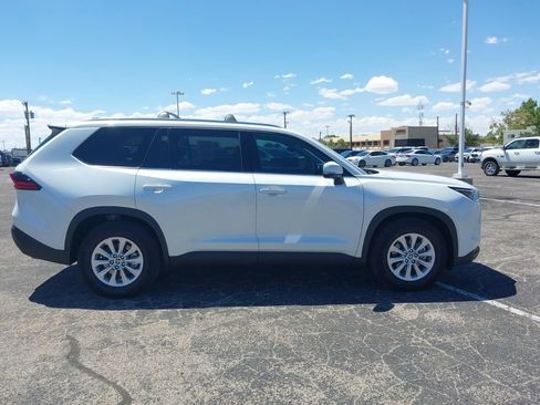 Used 2025 Toyota Grand Highlander AWD image 4