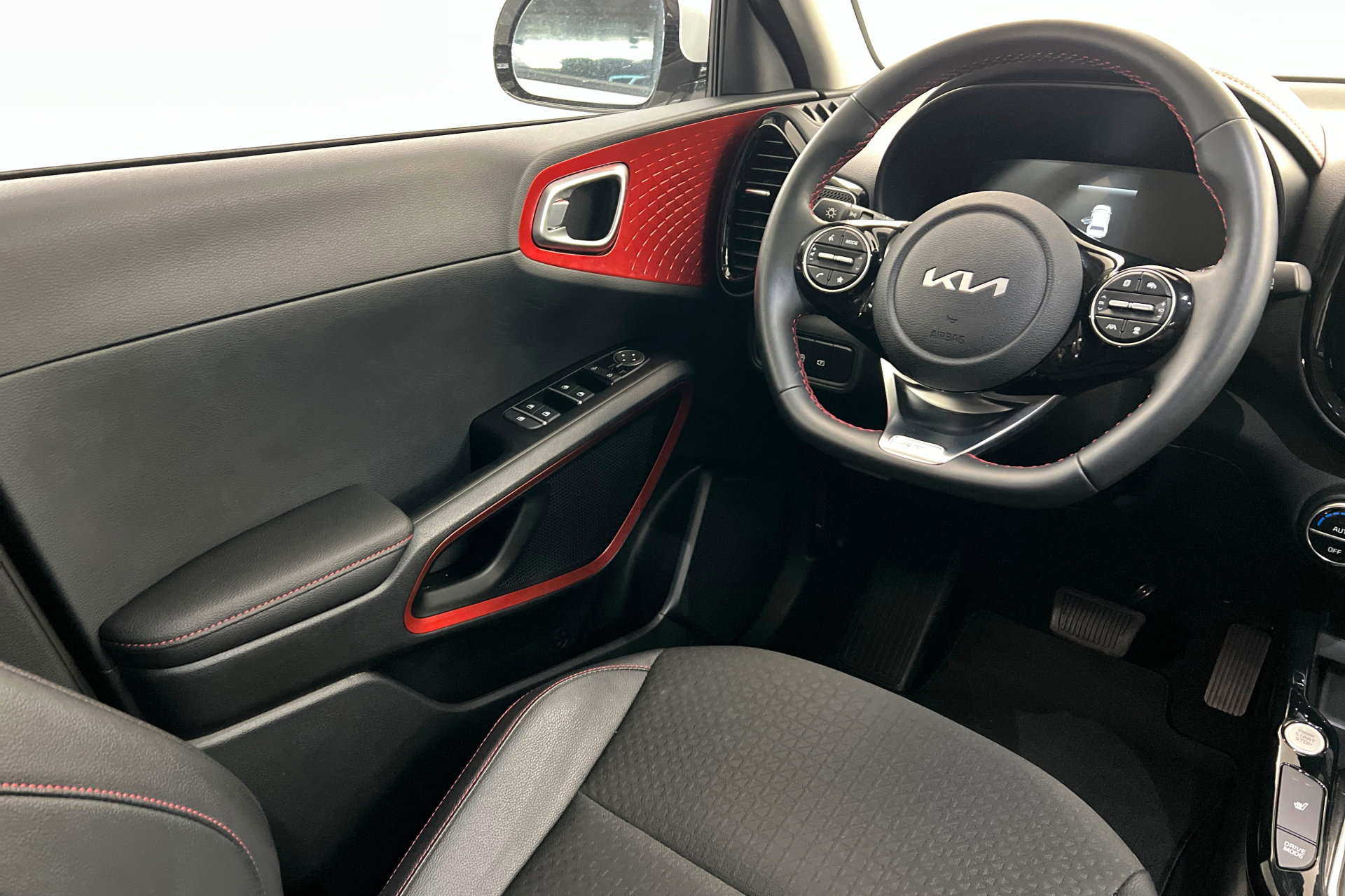 Used 2025 Kia Soul GT-Line w/ GT-Line Technology Package FWD image 12