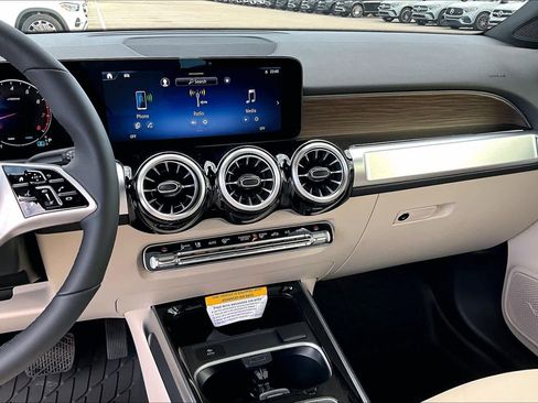 New 2026 Mercedes-Benz GLB 250 4MATIC image 6