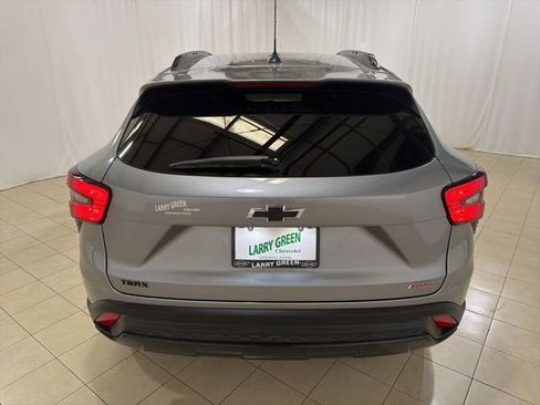 Used 2024 Chevrolet Trax RS FWD image 5