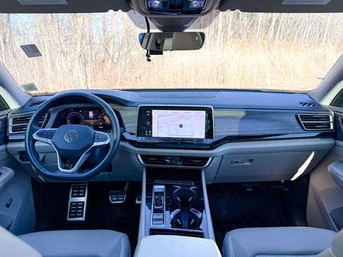 Used 2024 Volkswagen Atlas SEL Premium R-Line image 24