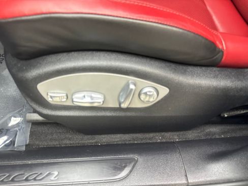 Used 2023 Porsche Macan AWD/4WD image 28