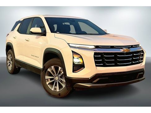 New 2026 Chevrolet Equinox LT image 2