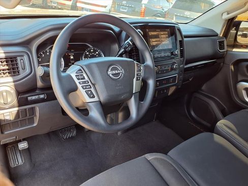 Used 2023 Nissan Titan SV image 14