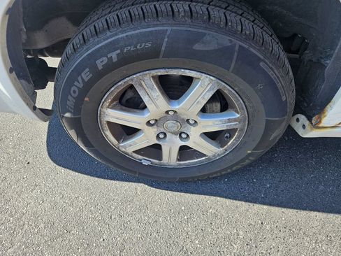 Used 2009 Chrysler Town & Country Touring FWD image 26