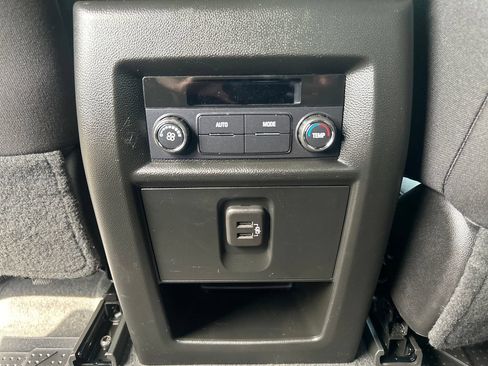 Used 2024 Chevrolet Traverse LT FWD image 16