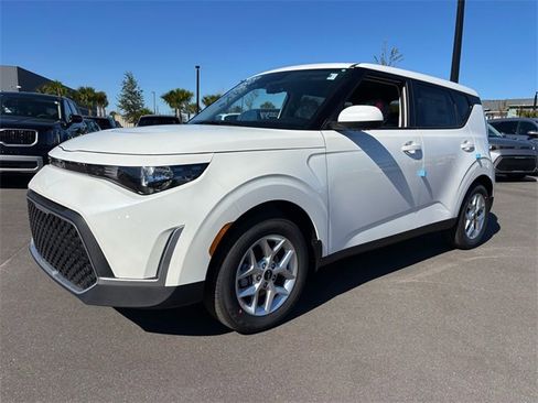 New 2025 Kia Soul LX image 3
