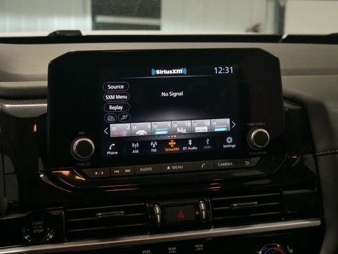 Used 2025 Nissan Pathfinder SV image 22