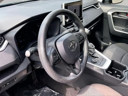 Used 2025 Toyota RAV4 XLE AWD/4WD image 17