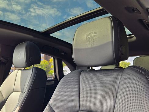 Used 2025 Porsche Macan image 21